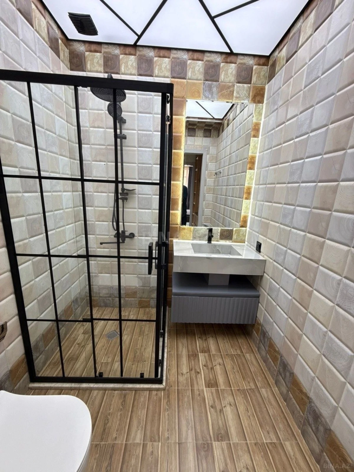 Satılır 3 otaqlı mənzil 160 m²