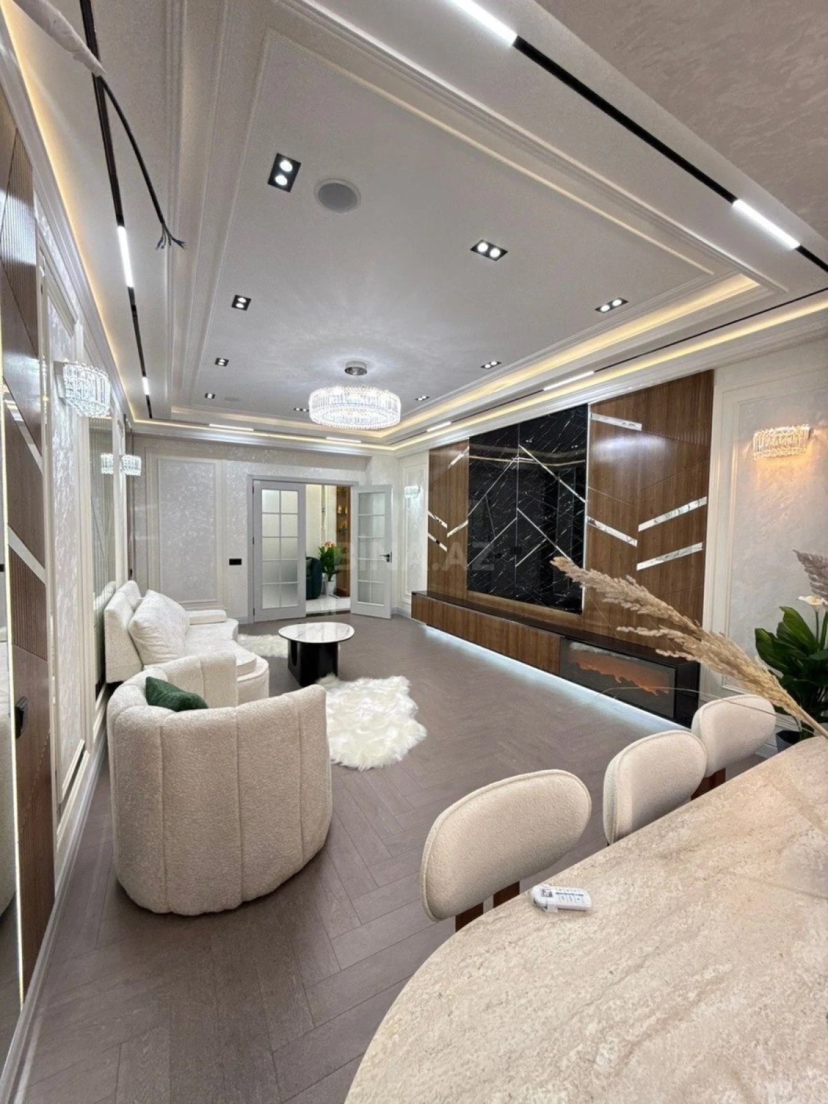 Satılır 3 otaqlı mənzil 160 m²