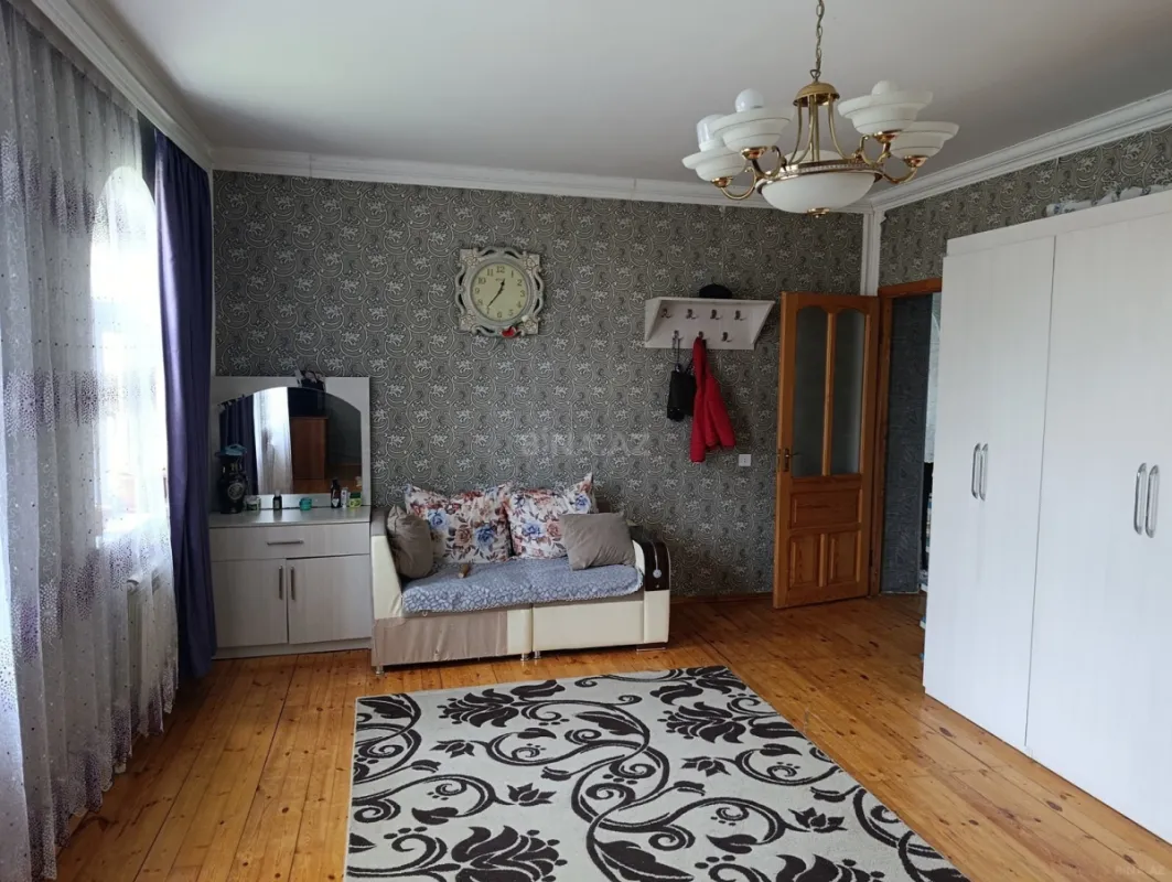 Satılır 4 otaqlı həyət evi 140 m²