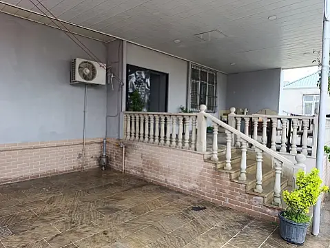Satılır 4 otaqlı həyət evi 140 m²