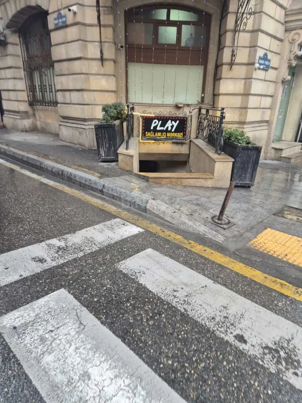 Satılır obyekt 243 m²