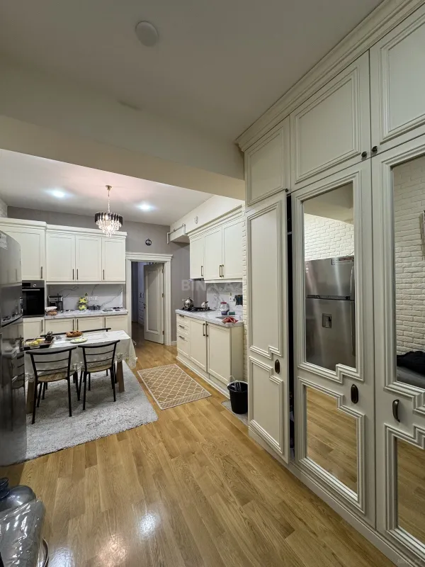 Satılır 3 otaqlı mənzil 94 m²