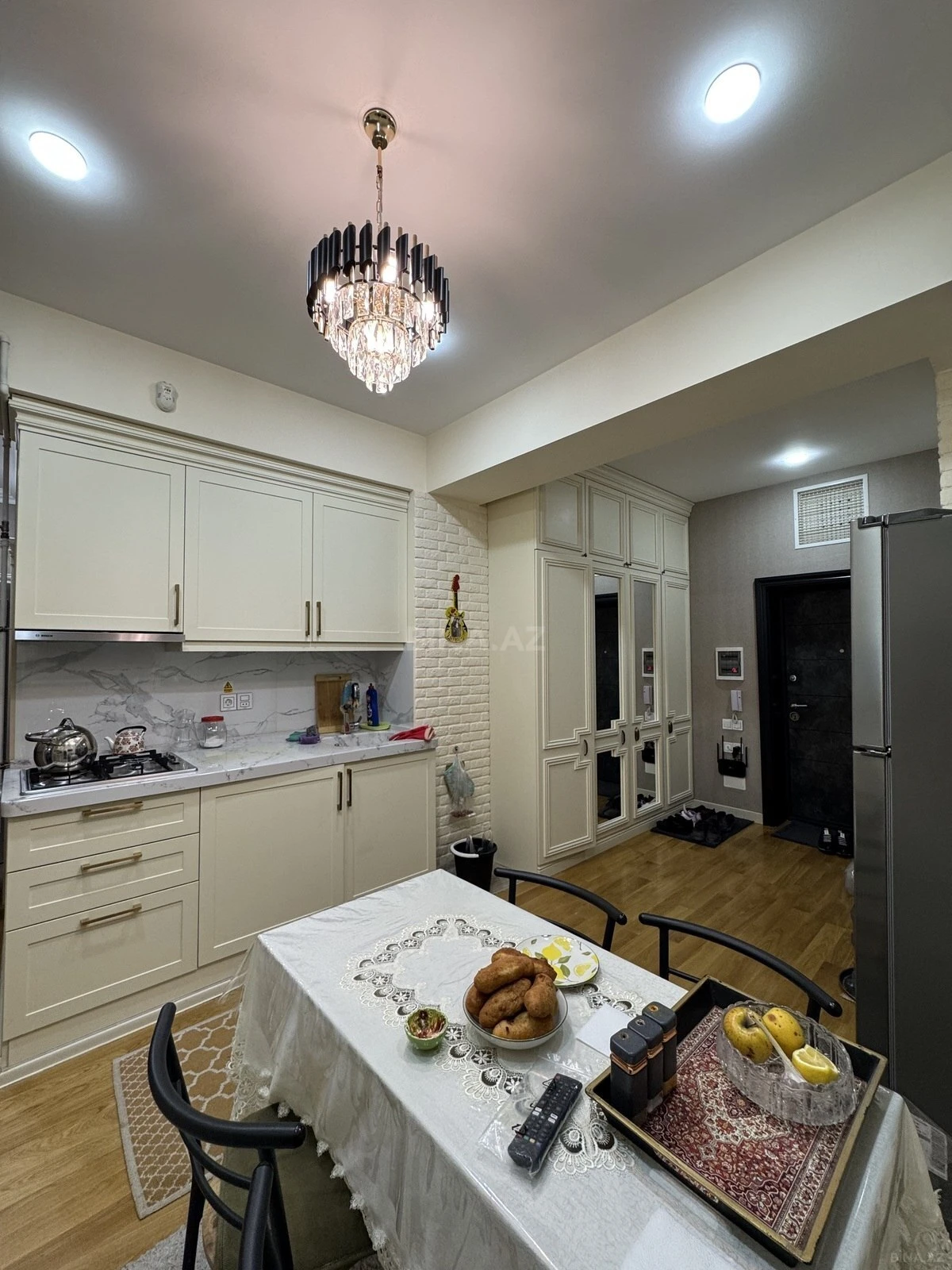 Satılır 3 otaqlı mənzil 94 m²