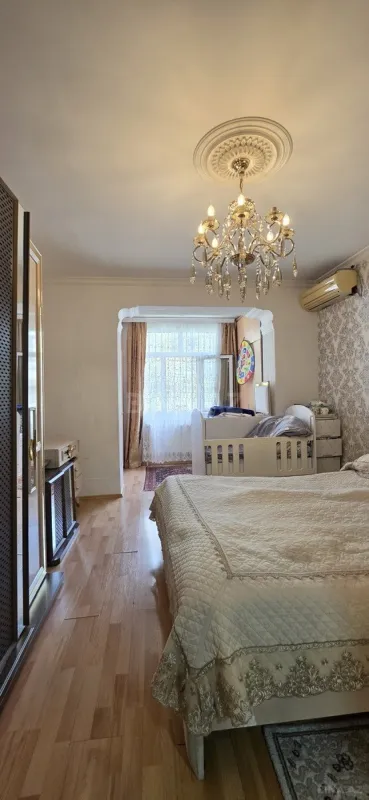 Satılır 5 otaqlı mənzil 110 m²