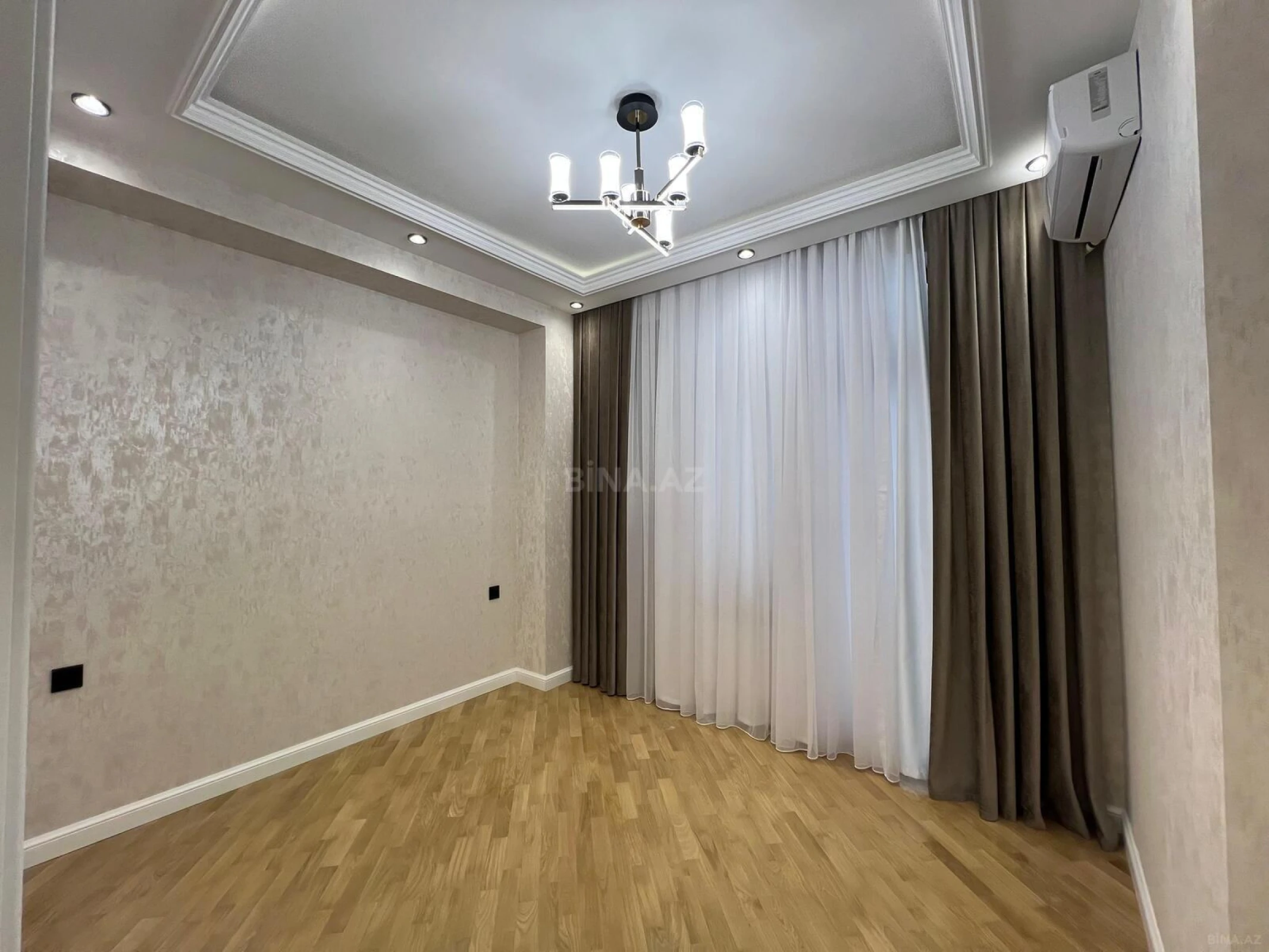Satılır 3 otaqlı mənzil 105 m²