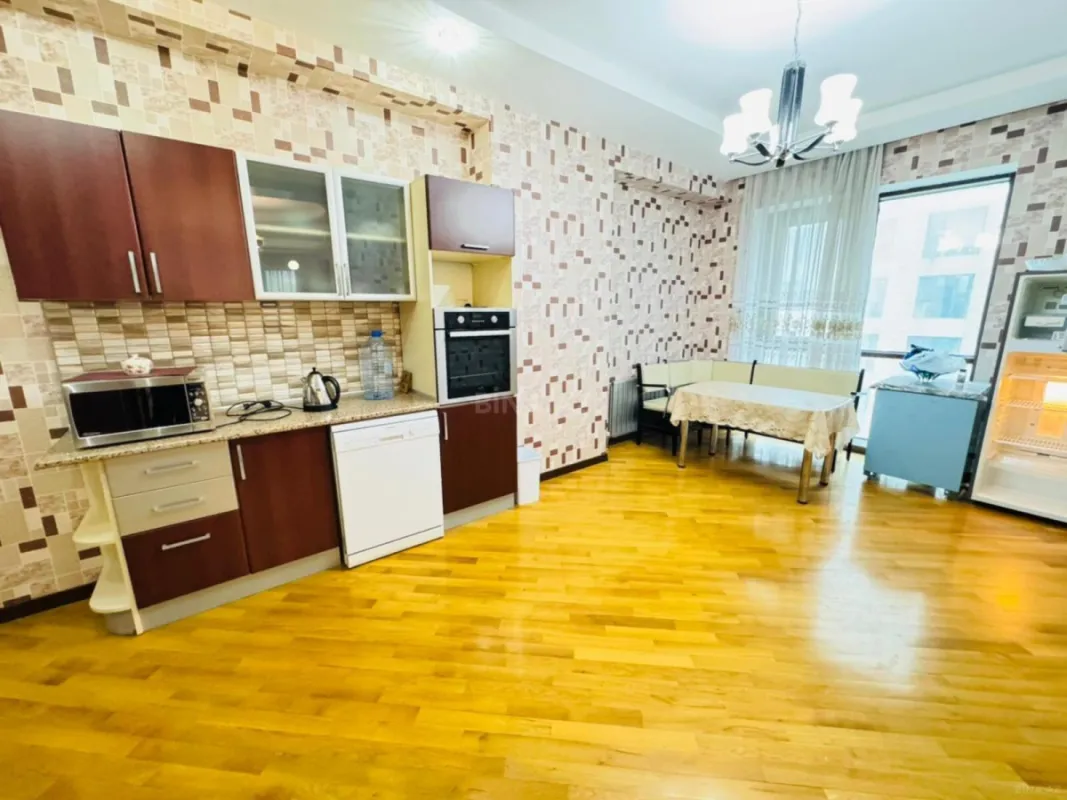 Kirayə verilir 3 otaqlı mənzil 170 m²