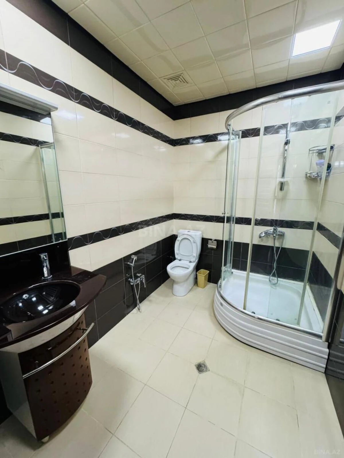 Kirayə verilir 3 otaqlı mənzil 170 m²