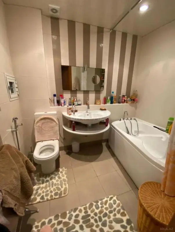 Satılır 3 otaqlı mənzil 130 m²