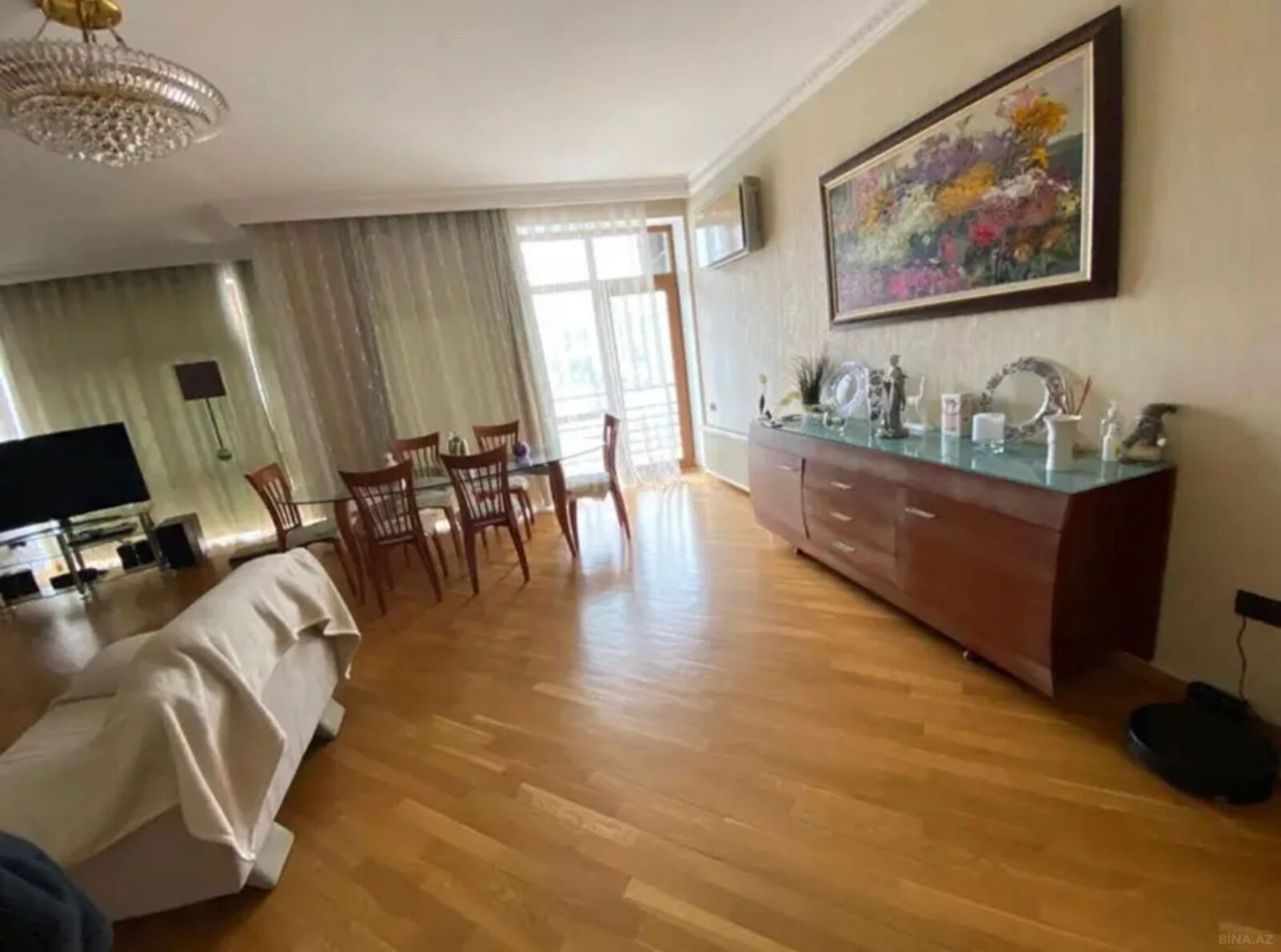 Satılır 3 otaqlı mənzil 130 m²