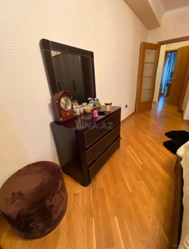 Satılır 3 otaqlı mənzil 130 m²