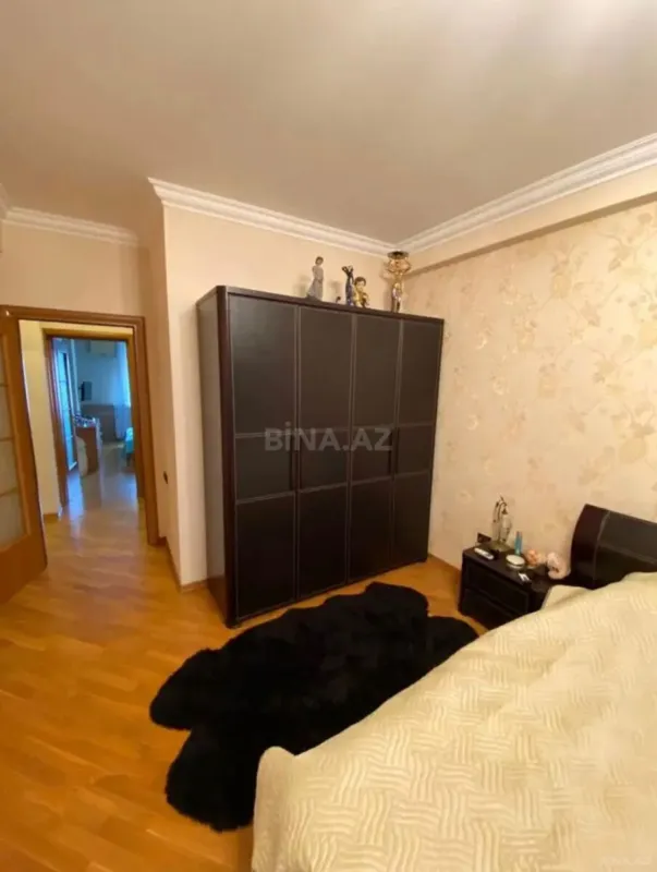 Satılır 3 otaqlı mənzil 130 m²