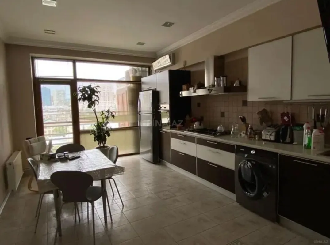 Satılır 3 otaqlı mənzil 130 m²