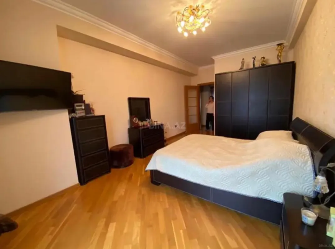Satılır 3 otaqlı mənzil 130 m²