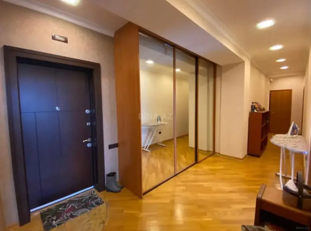 Satılır 3 otaqlı mənzil 130 m²