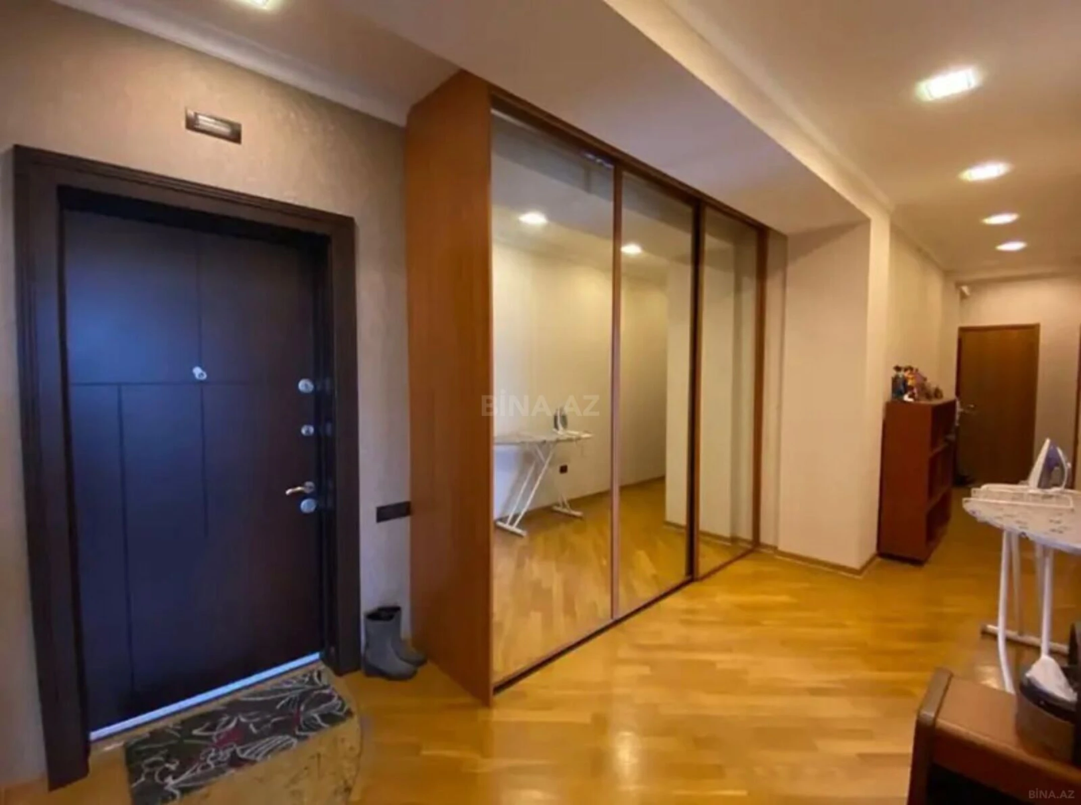 Satılır 3 otaqlı mənzil 130 m²