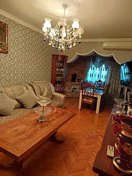 Satılır 4 otaqlı mənzil 100 m²