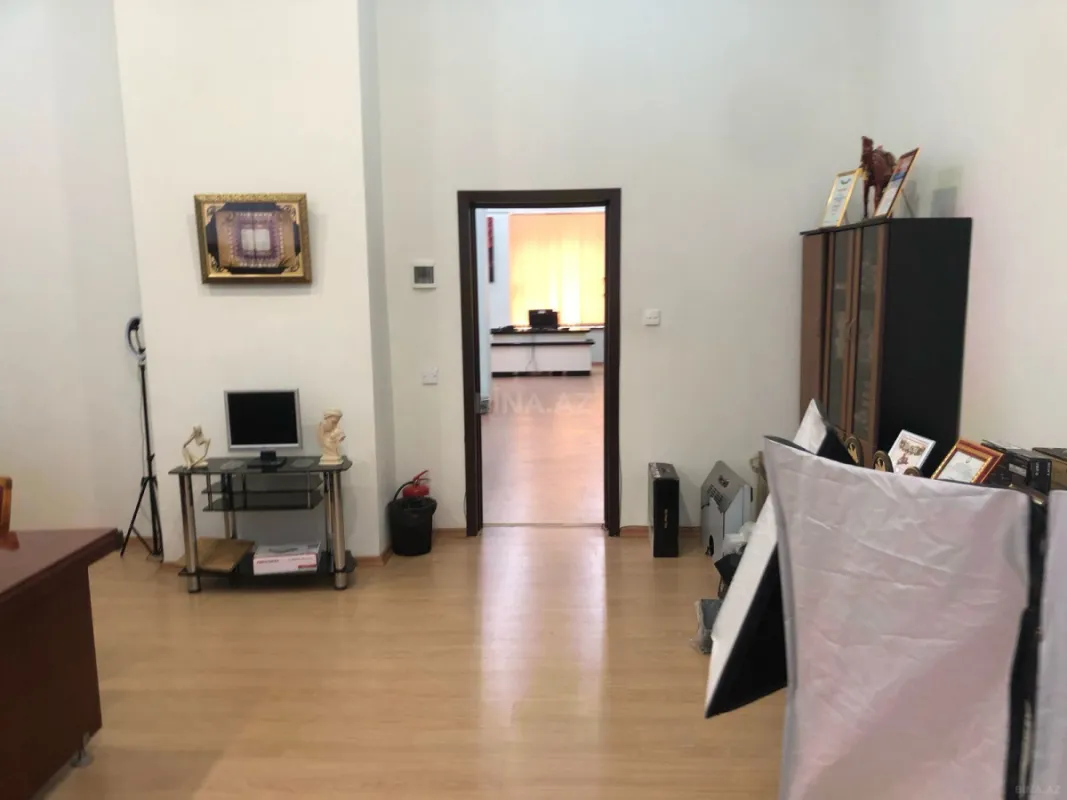 Kirayə verilir 2 otaqlı ofis 250 m²