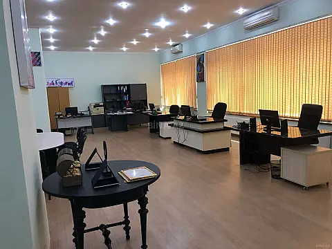 Kirayə verilir 2 otaqlı ofis 250 m²
