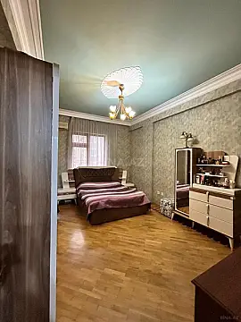 Kirayə verilir 4 otaqlı mənzil 165 m²