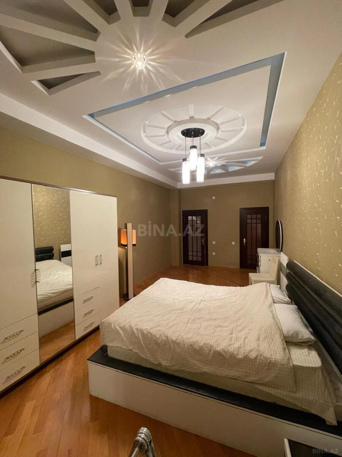 Kirayə verilir 3 otaqlı mənzil 150 m²