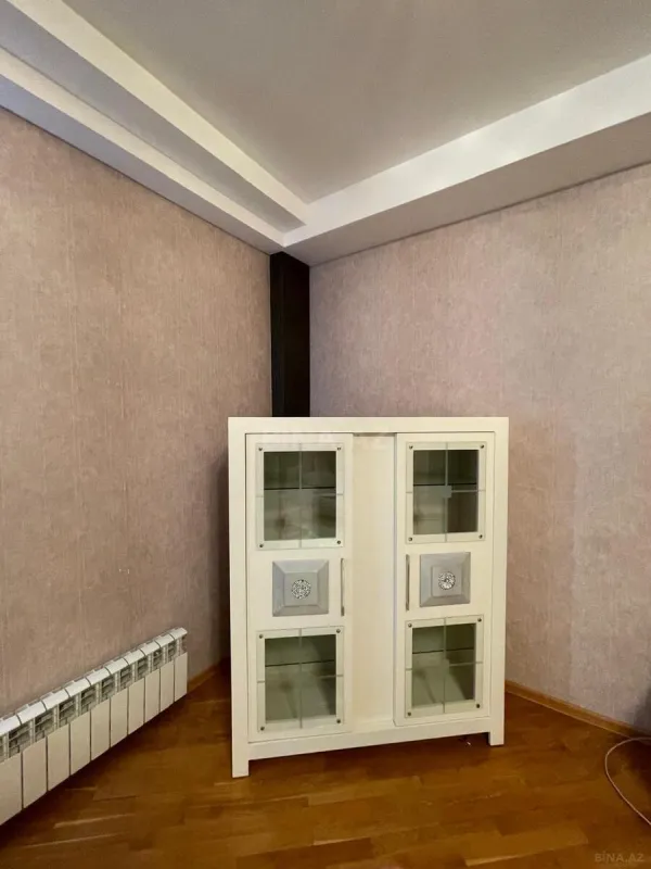 Kirayə verilir 3 otaqlı mənzil 150 m²