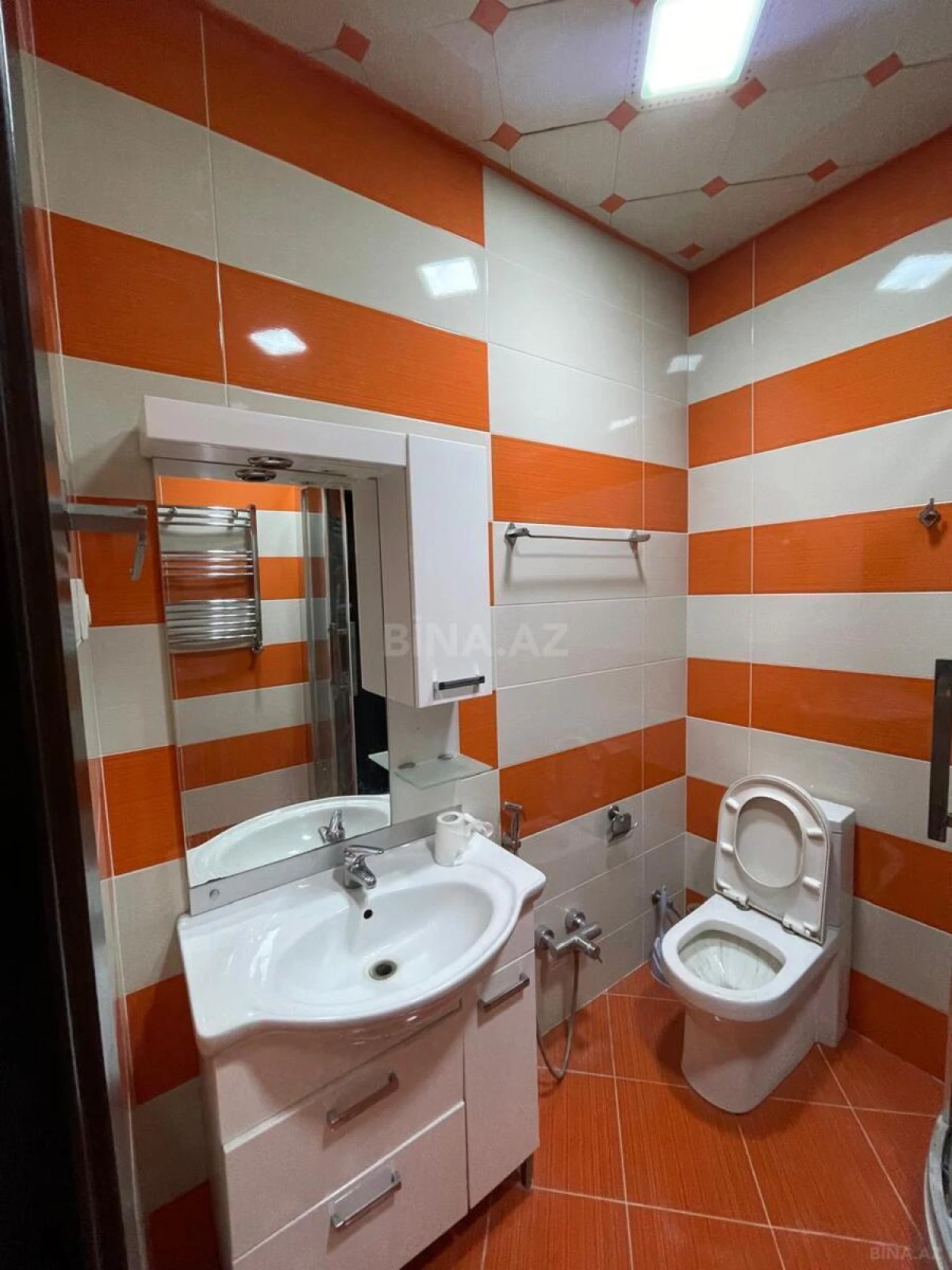 Kirayə verilir 3 otaqlı mənzil 150 m²