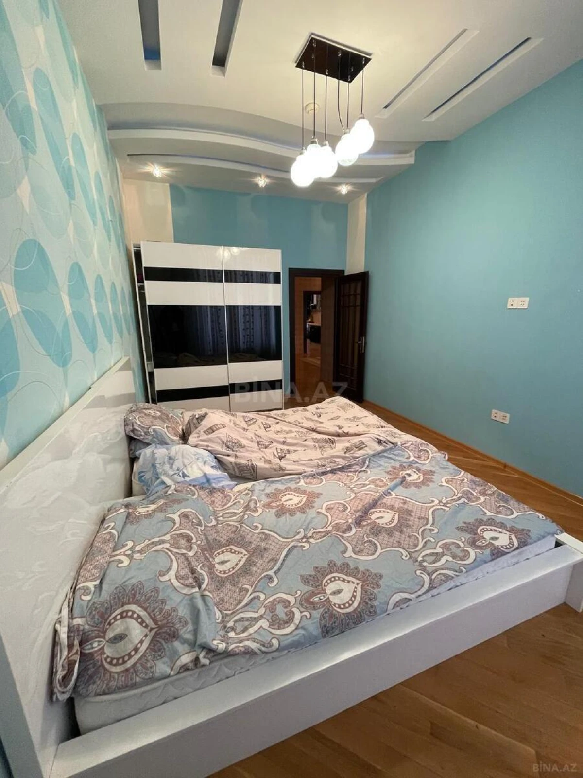 Kirayə verilir 3 otaqlı mənzil 150 m²