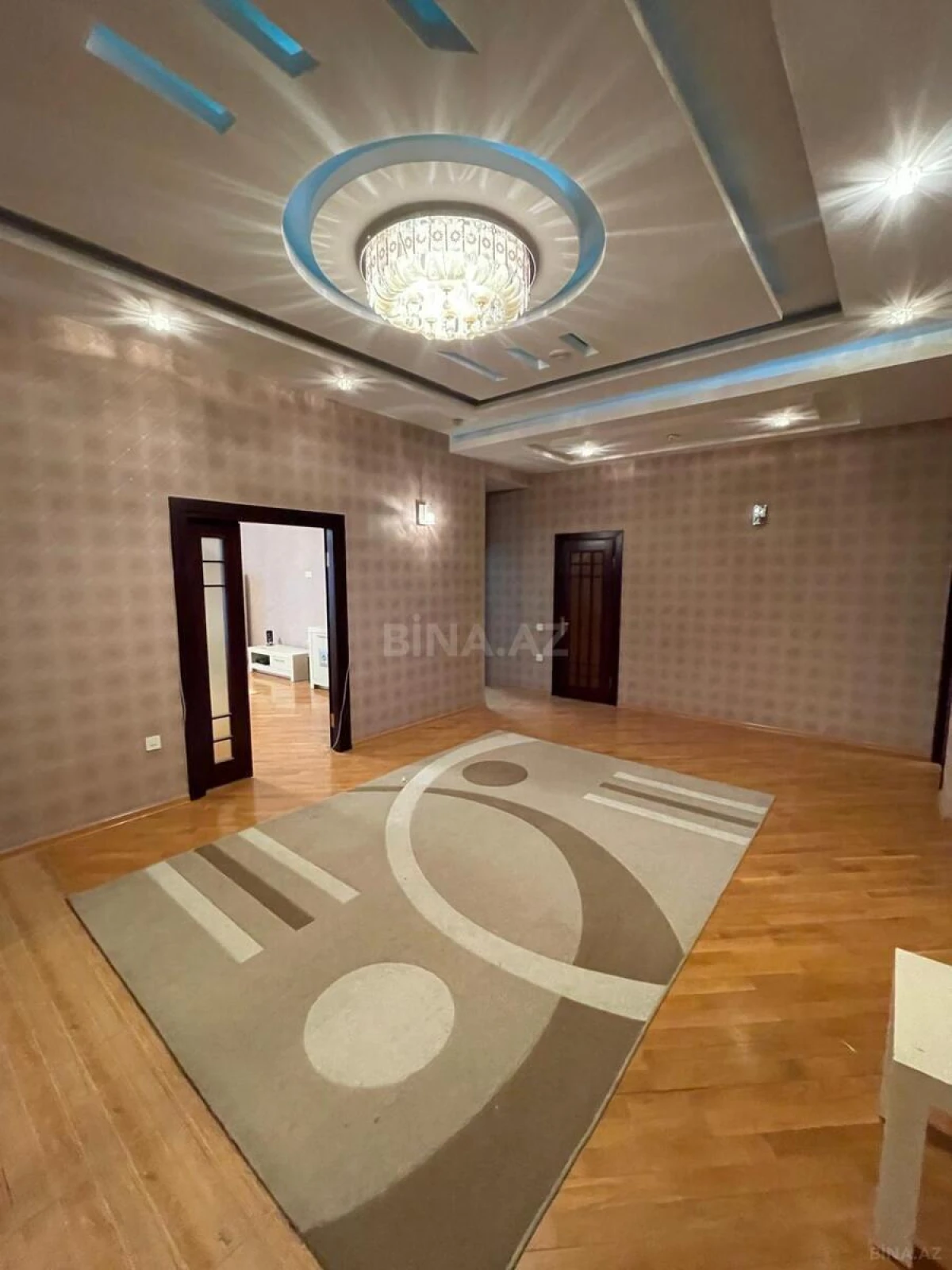 Kirayə verilir 3 otaqlı mənzil 150 m²
