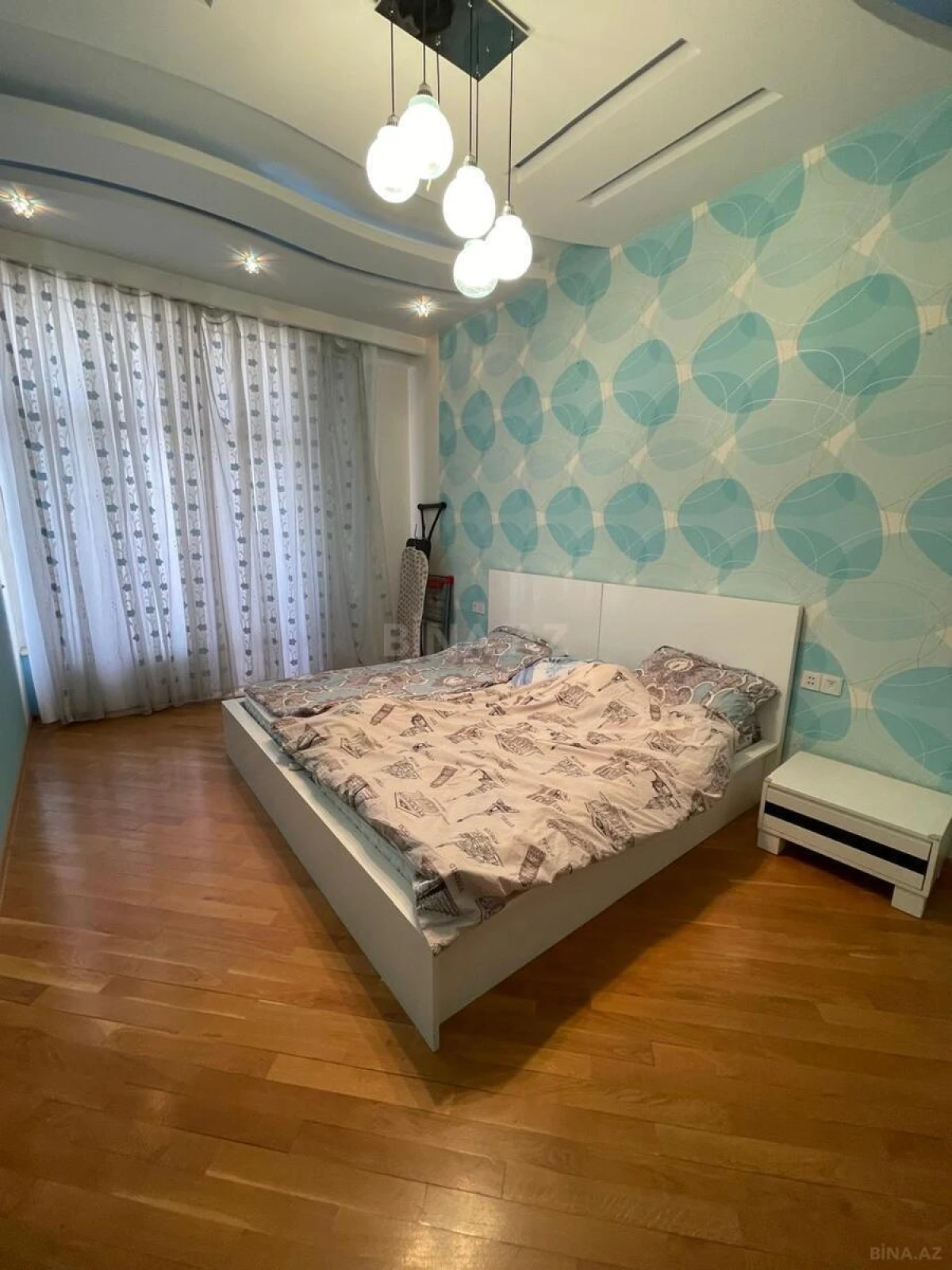 Kirayə verilir 3 otaqlı mənzil 150 m²