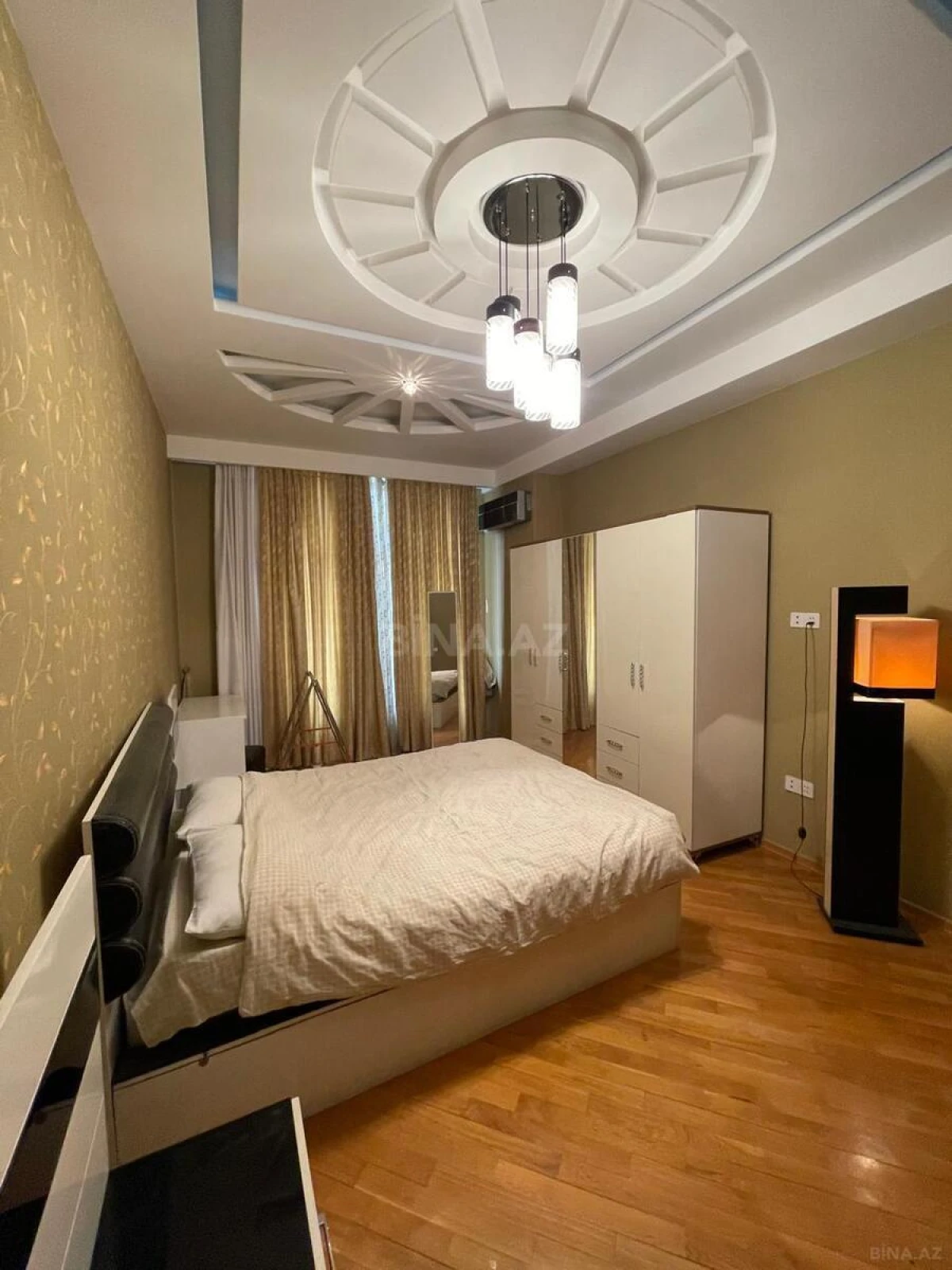 Kirayə verilir 3 otaqlı mənzil 150 m²