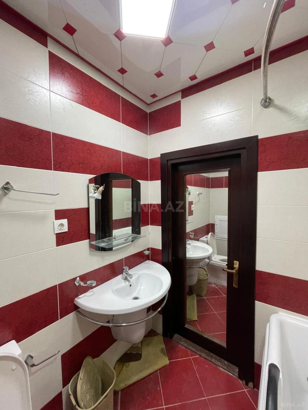 Kirayə verilir 3 otaqlı mənzil 150 m²