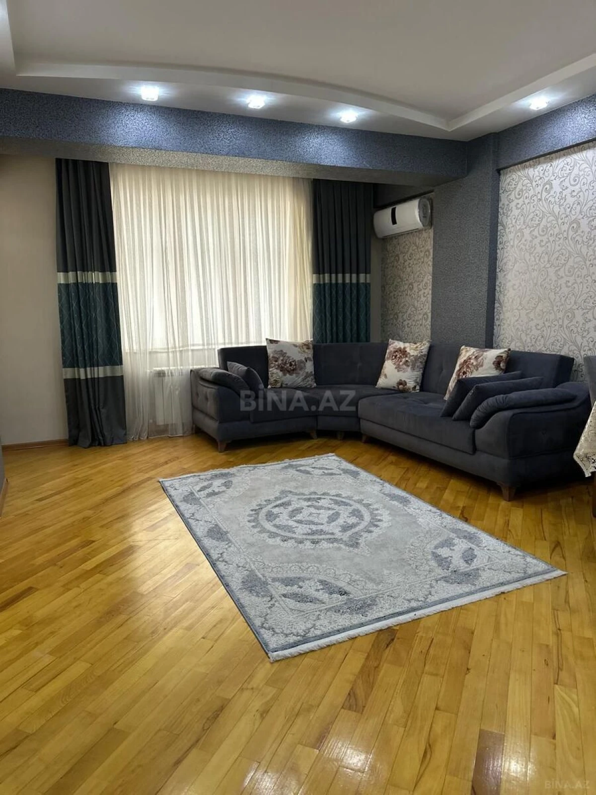 Kirayə verilir 2 otaqlı mənzil 74 m²