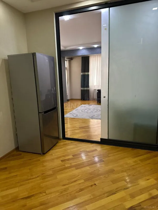 Kirayə verilir 2 otaqlı mənzil 74 m²