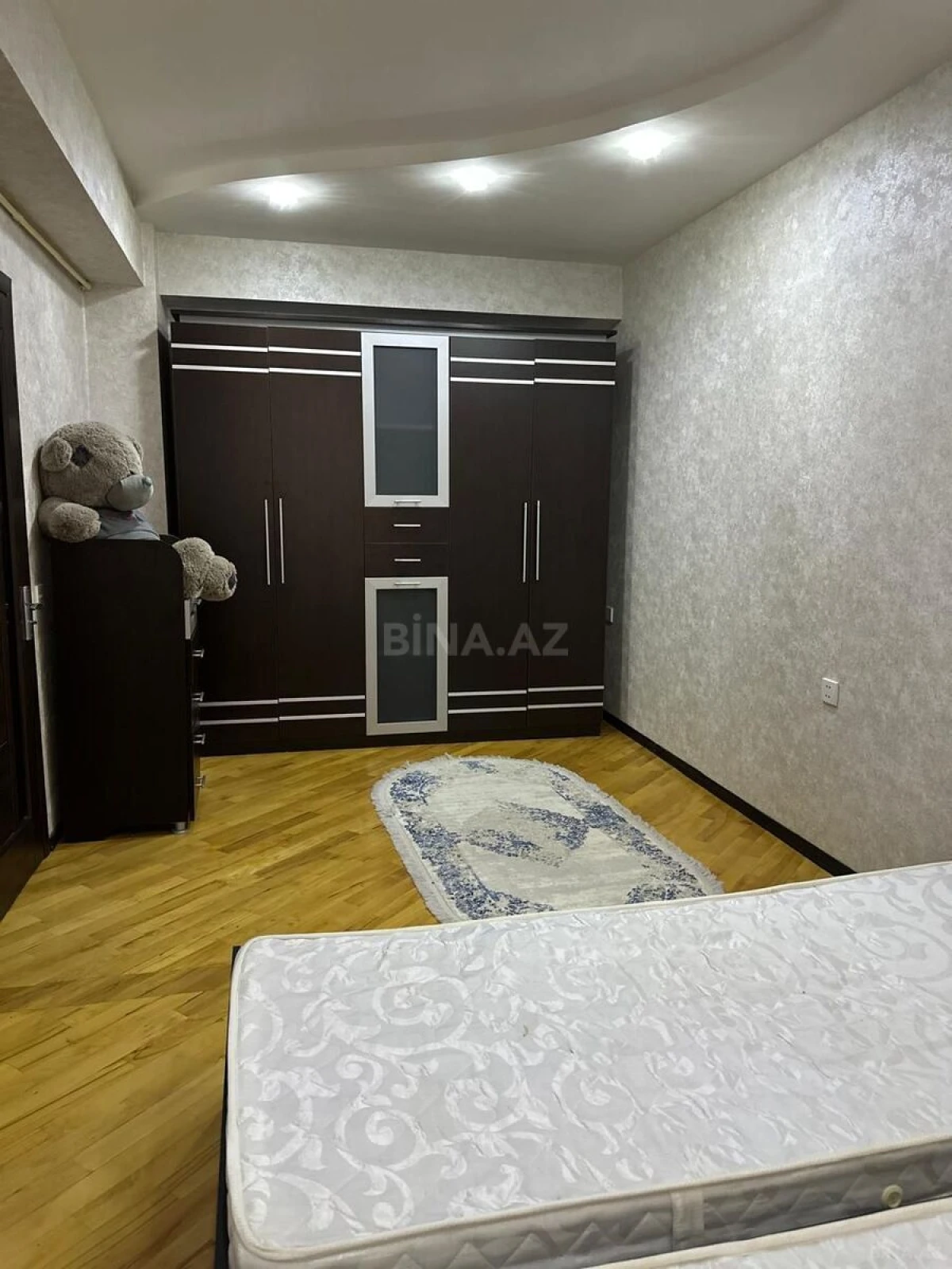 Kirayə verilir 2 otaqlı mənzil 74 m²
