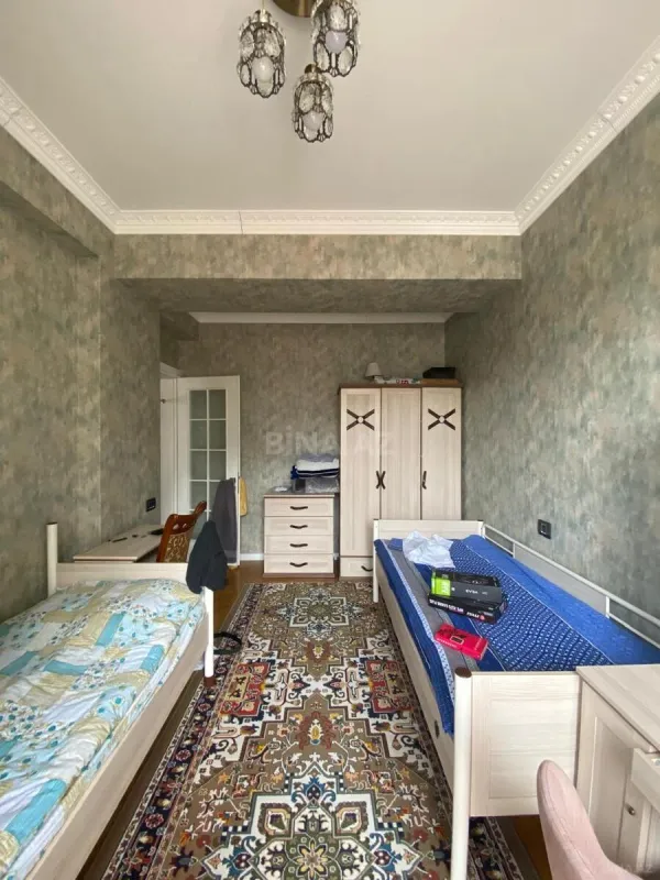 Satılır 3 otaqlı mənzil 155 m²