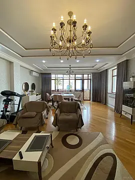 Satılır 3 otaqlı mənzil 155 m²