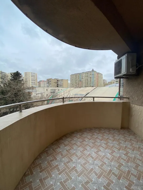 Satılır 3 otaqlı mənzil 155 m²