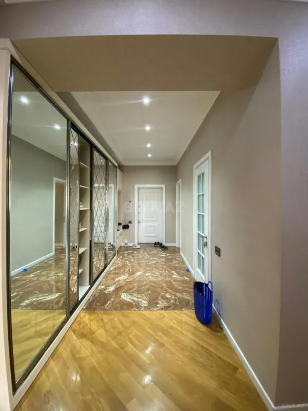 Satılır 3 otaqlı mənzil 155 m²
