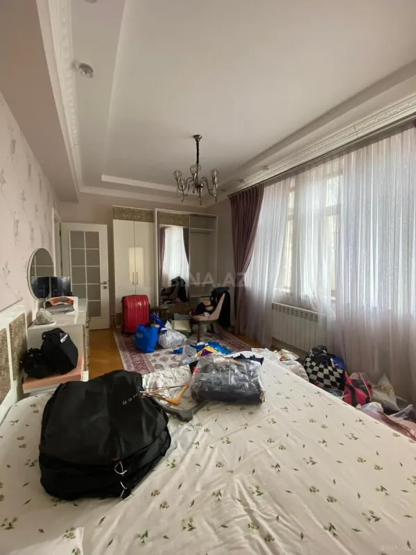 Satılır 3 otaqlı mənzil 155 m²