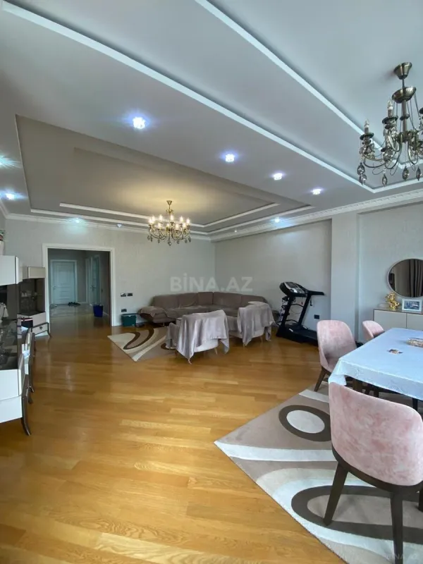 Satılır 3 otaqlı mənzil 155 m²