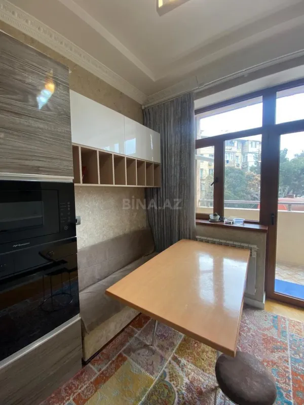 Satılır 3 otaqlı mənzil 155 m²