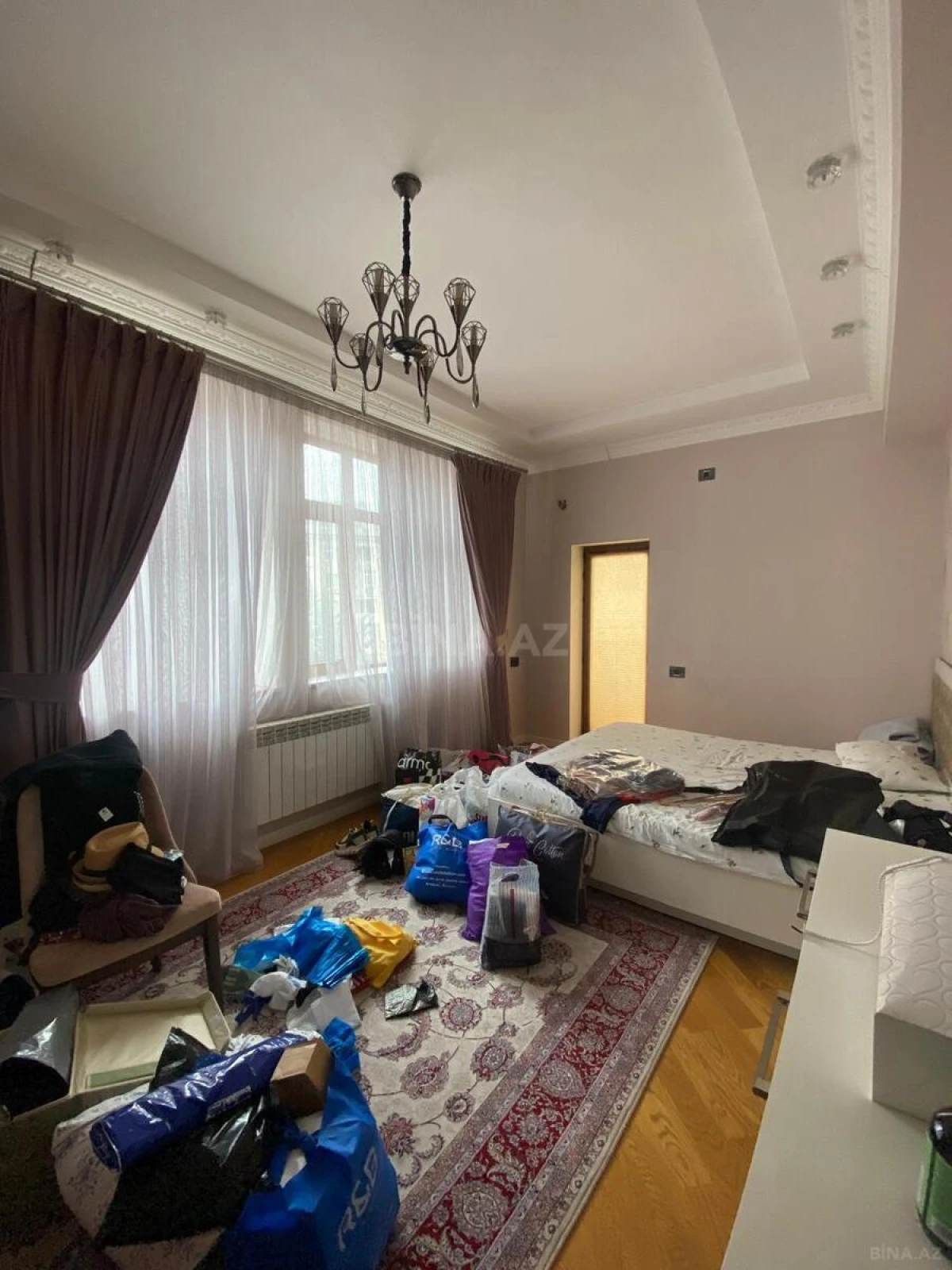 Satılır 3 otaqlı mənzil 155 m²