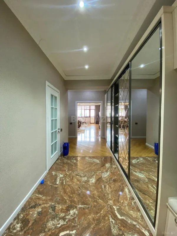Satılır 3 otaqlı mənzil 155 m²