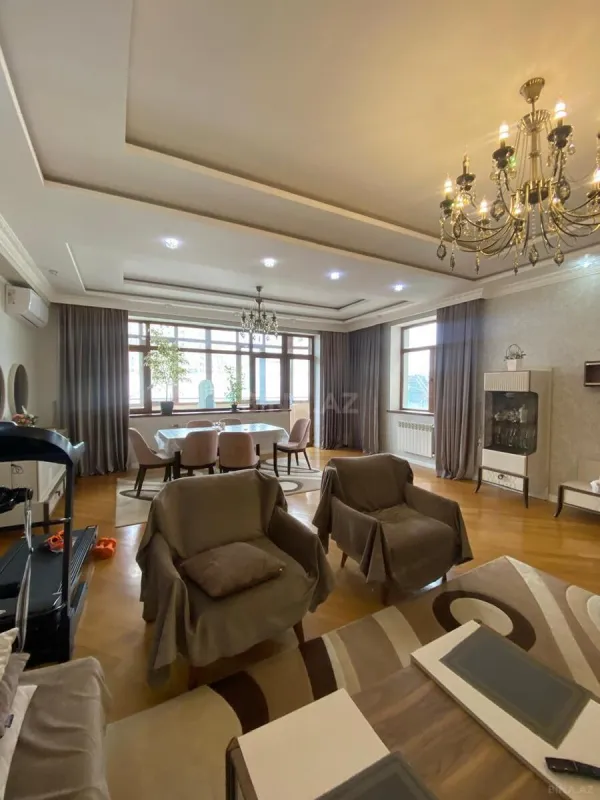 Satılır 3 otaqlı mənzil 155 m²