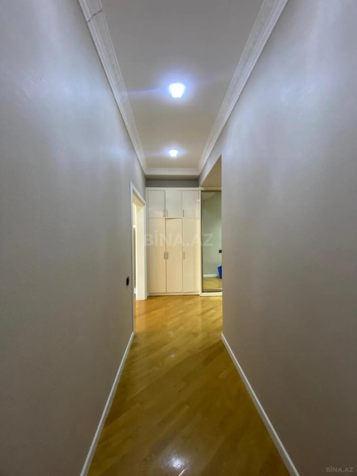 Satılır 3 otaqlı mənzil 155 m²