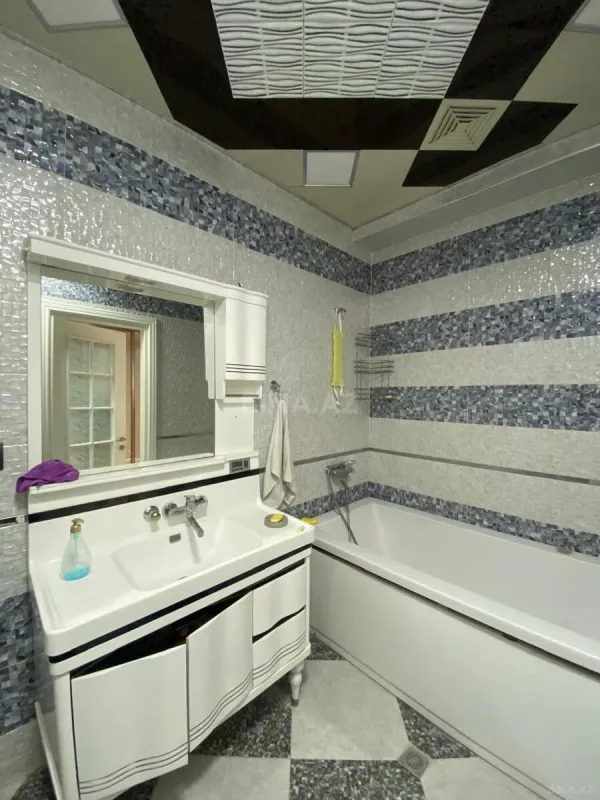 Satılır 3 otaqlı mənzil 155 m²