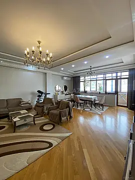 Satılır 3 otaqlı mənzil 155 m²