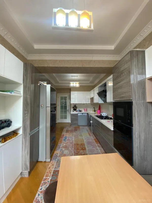 Satılır 3 otaqlı mənzil 155 m²