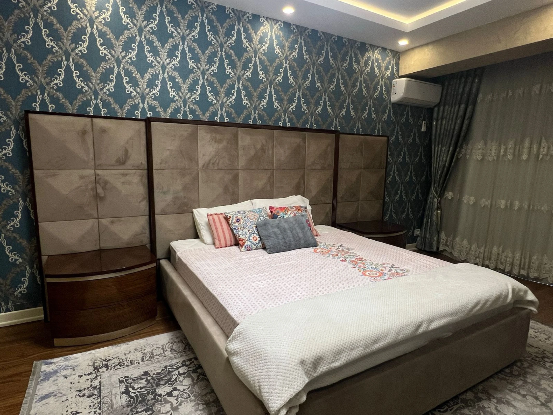 Kirayə verilir 5 otaqlı mənzil 200 m²