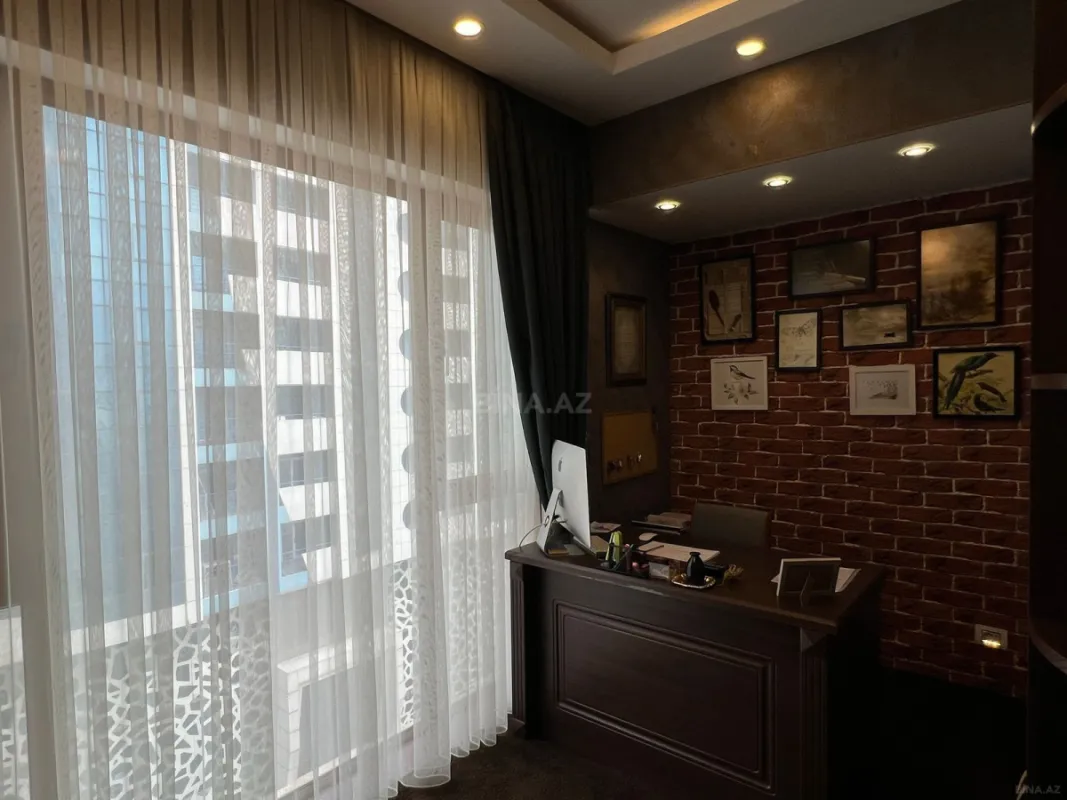 Kirayə verilir 5 otaqlı mənzil 200 m²